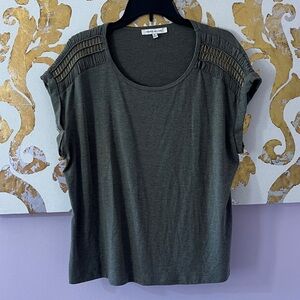 Rose + Olive Size XL Dark Green‎ Statement Cap Sleeve T-Shirt